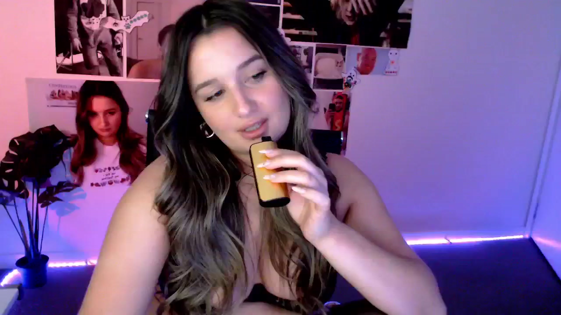Gallery image thumbnail from StonksRoom's myfreecams stream on, 02/24/2025, 12:04 image 12 of 20