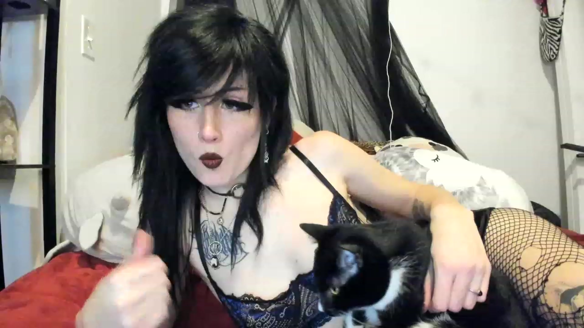 Gallery image thumbnail from StormiBlu's myfreecams stream on, 12/03/2022, 02:54 image 3 of 20