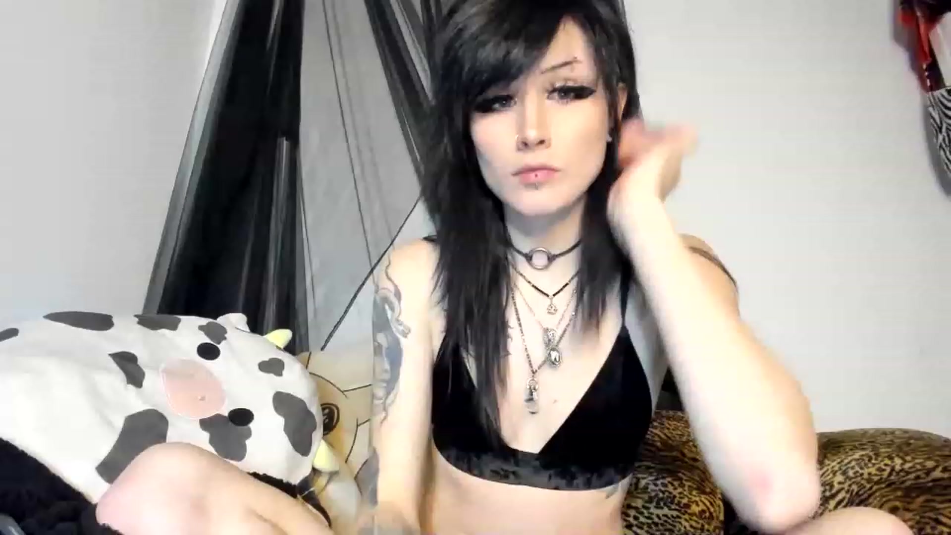 Gallery image thumbnail from StormiBlu's myfreecams stream on, 01/02/2023, 04:51 image 17 of 20