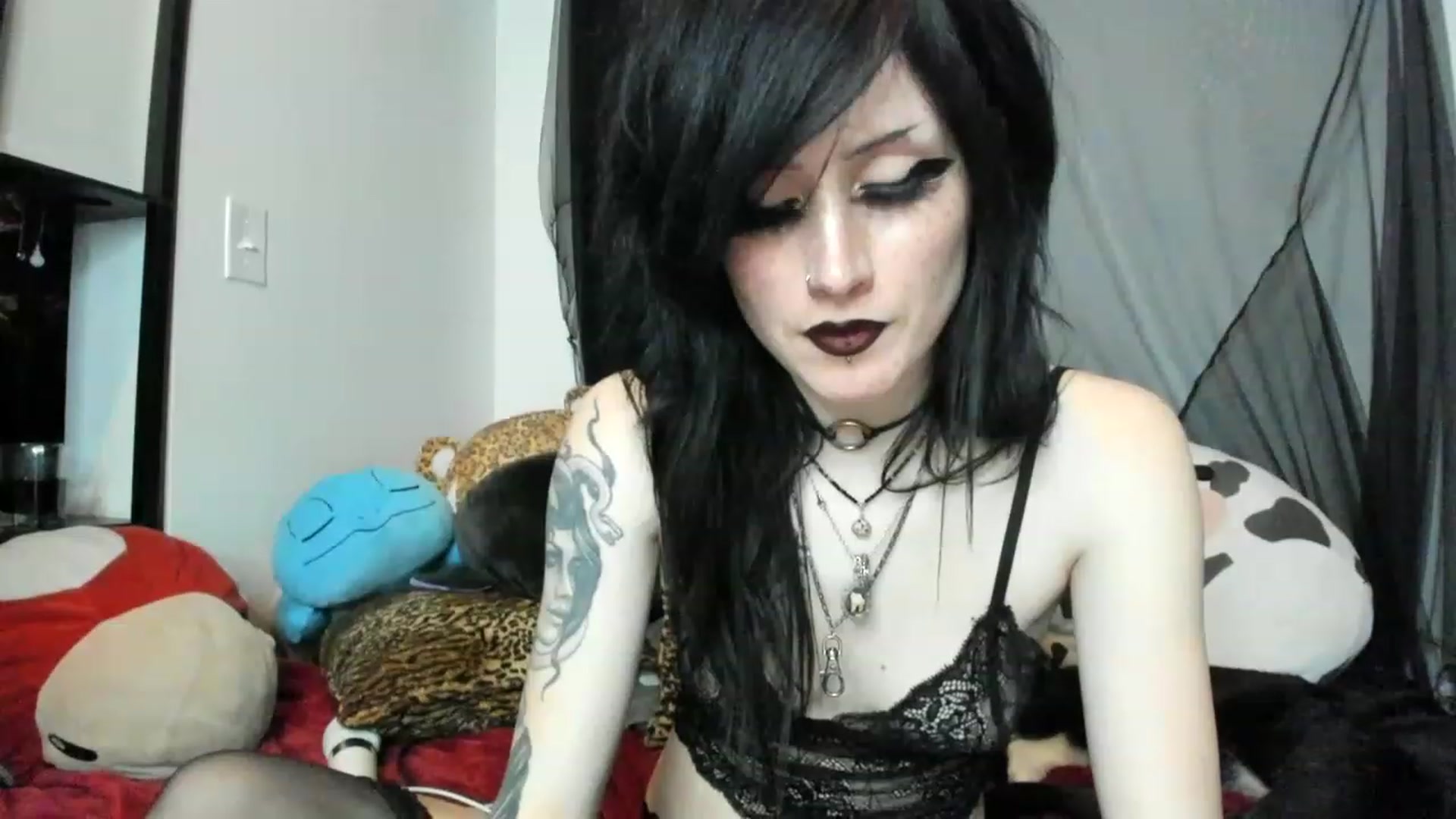 Gallery image thumbnail from StormiBlu's myfreecams stream on, 04/02/2023, 06:07 image 9 of 20