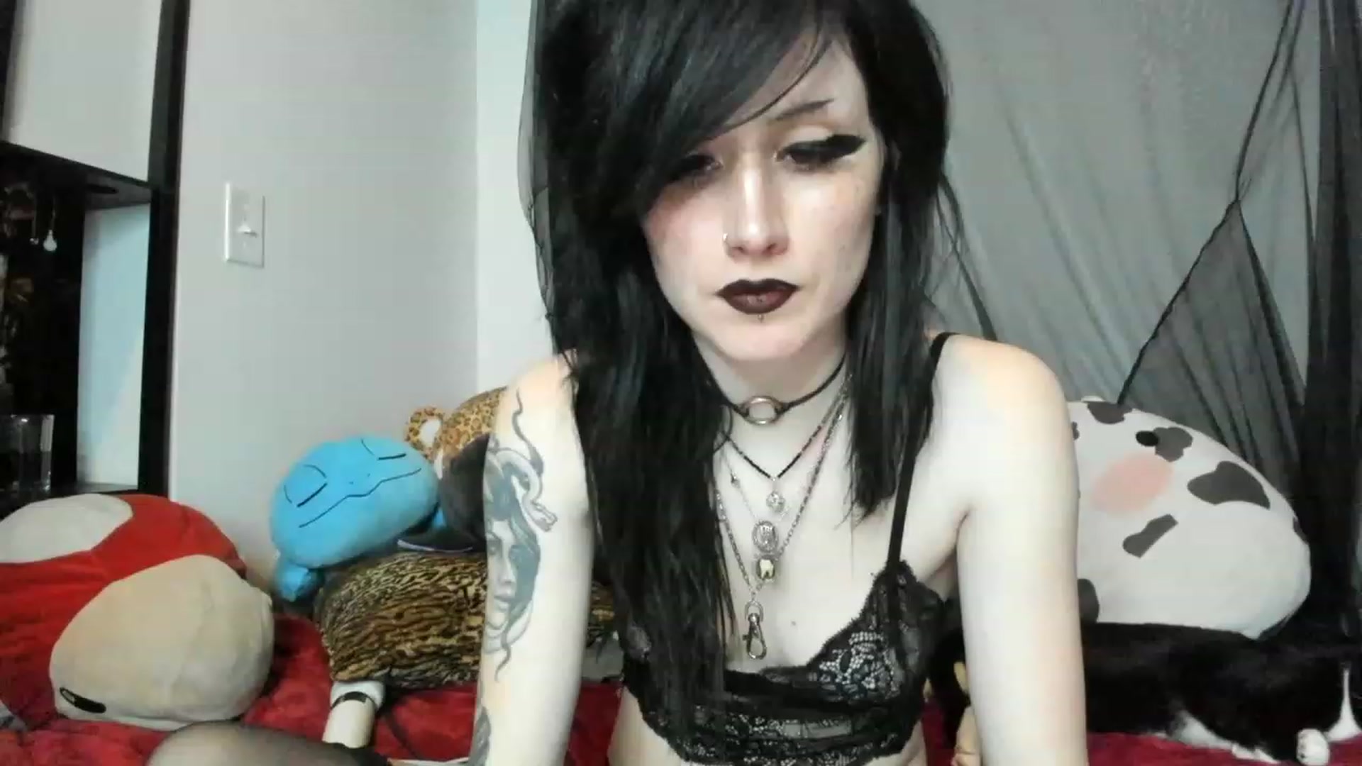 Gallery image thumbnail from StormiBlu's myfreecams stream on, 04/02/2023, 06:07 image 18 of 20