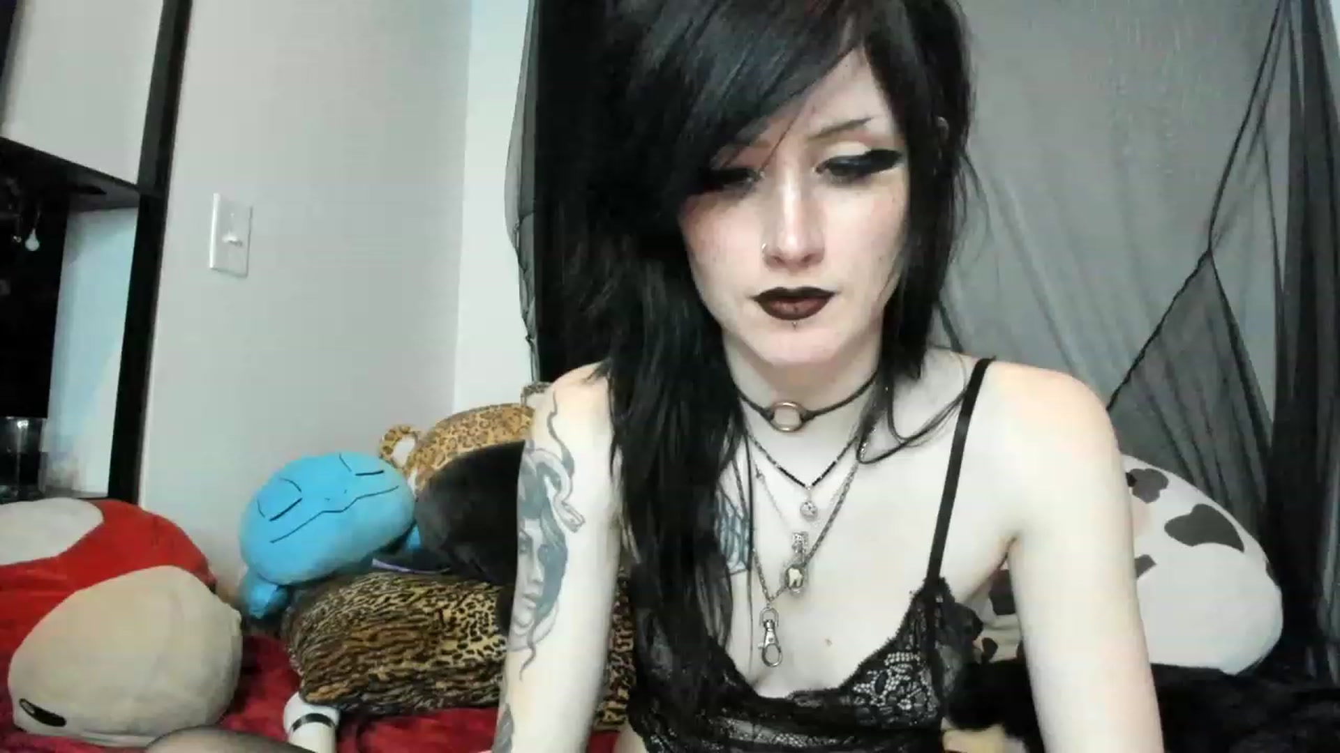 Gallery image thumbnail from StormiBlu's myfreecams stream on, 04/02/2023, 06:07 image 6 of 20