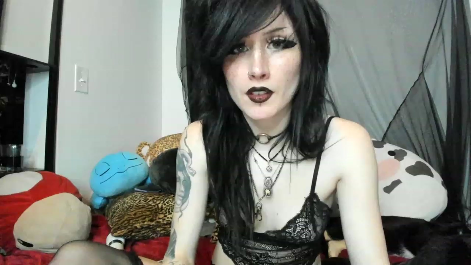 Gallery image thumbnail from StormiBlu's myfreecams stream on, 04/02/2023, 06:07 image 10 of 20