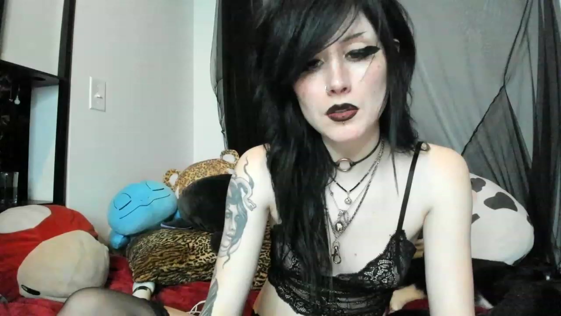 Gallery image thumbnail from StormiBlu's myfreecams stream on, 04/02/2023, 06:07 image 11 of 20