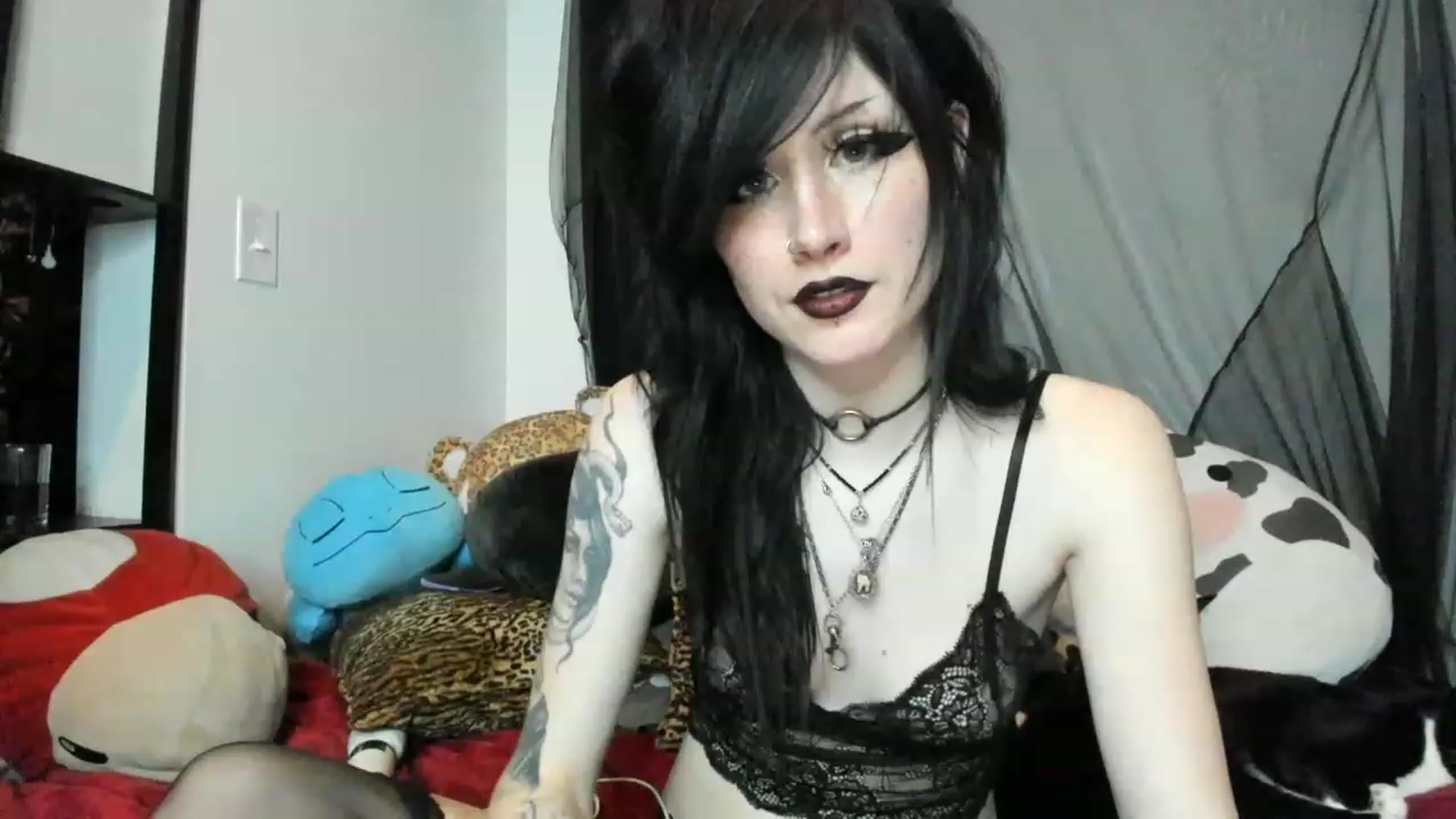 Gallery image thumbnail from StormiBlu's myfreecams stream on, 04/02/2023, 06:07 image 13 of 20