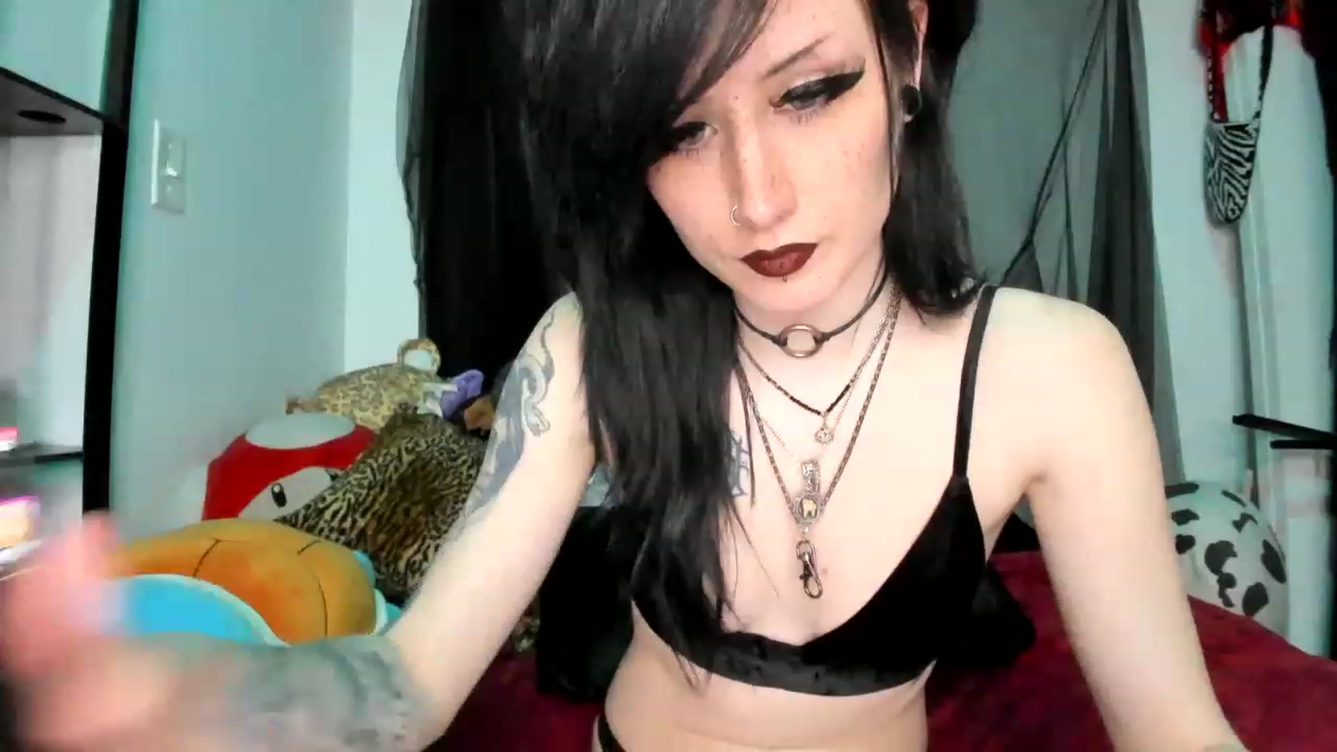 Gallery image thumbnail from StormiBlu's myfreecams stream on, 04/04/2023, 02:11 image 9 of 20