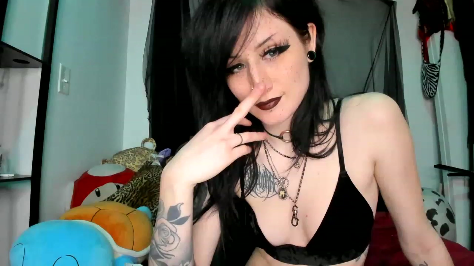 Gallery image thumbnail from StormiBlu's myfreecams stream on, 04/04/2023, 02:11 image 6 of 20