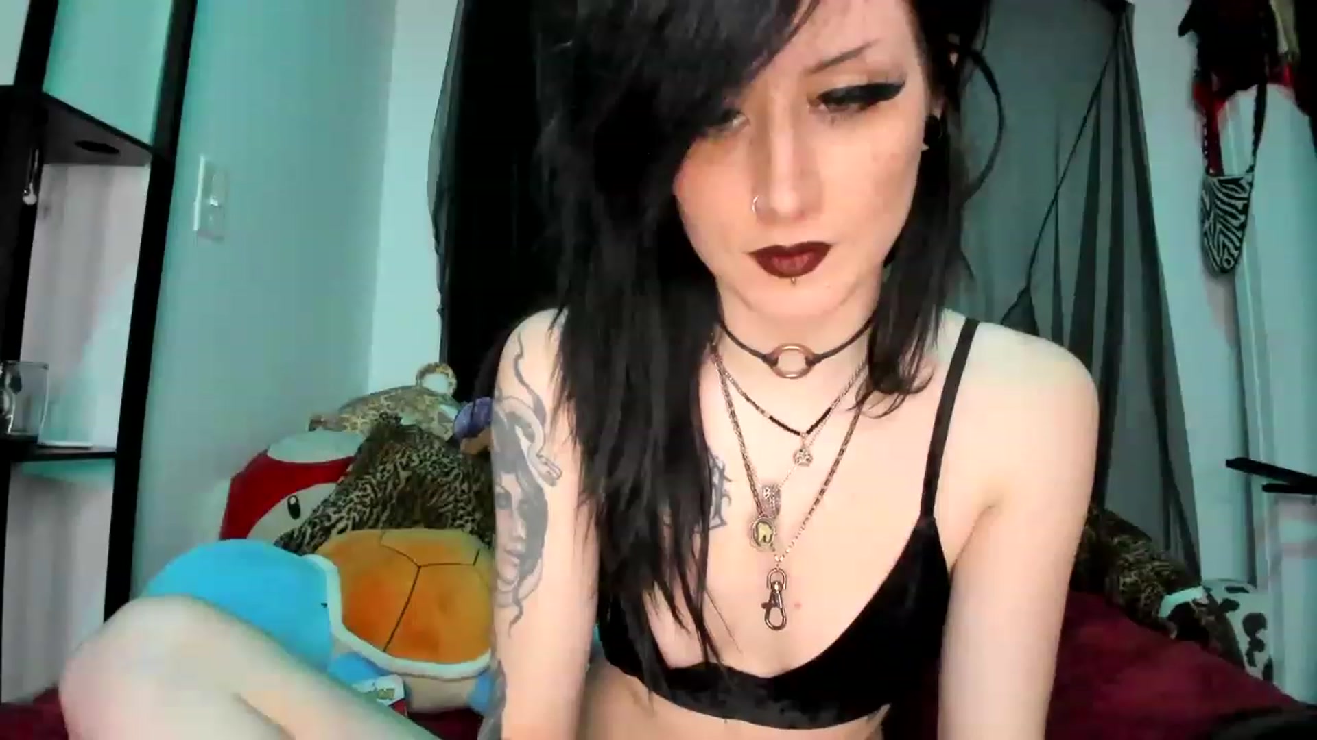 Gallery image thumbnail from StormiBlu's myfreecams stream on, 04/04/2023, 04:13 image 11 of 20