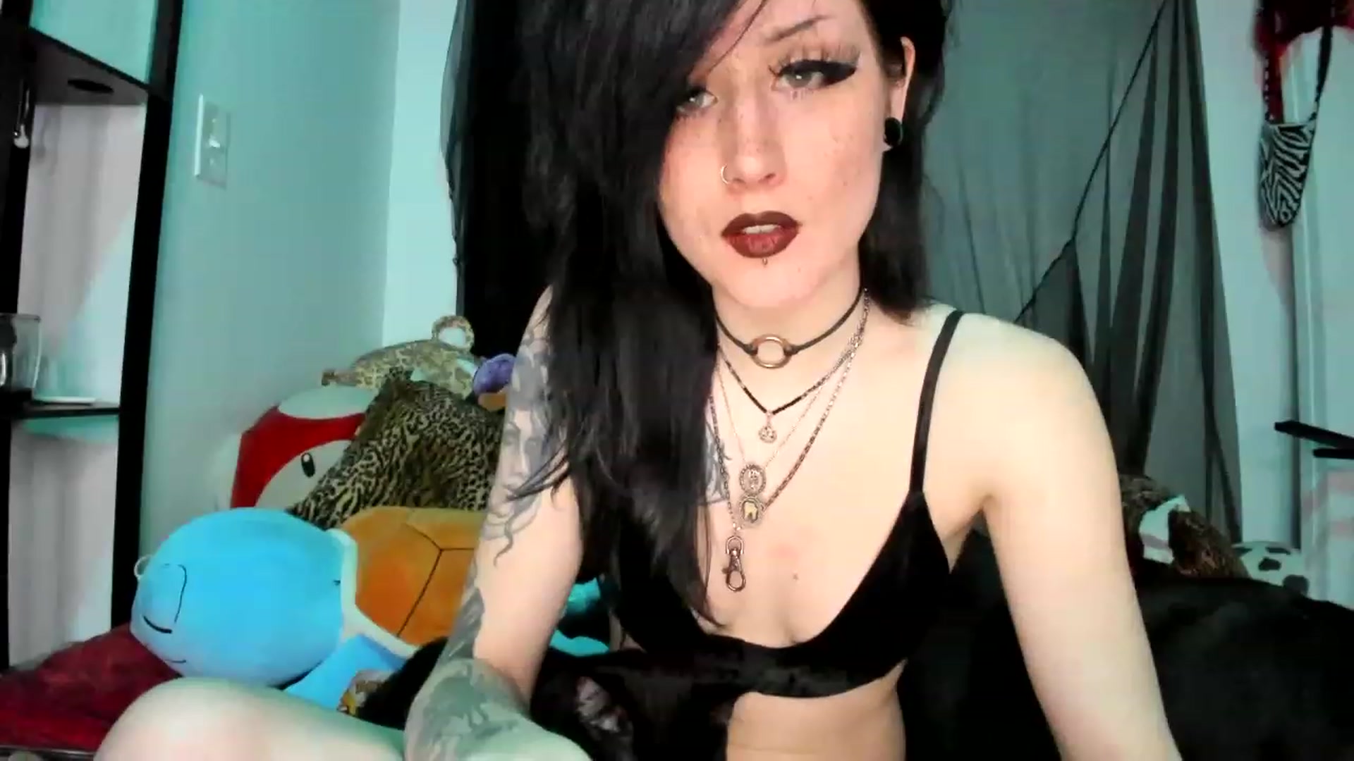Gallery image thumbnail from StormiBlu's myfreecams stream on, 04/04/2023, 04:13 image 6 of 20