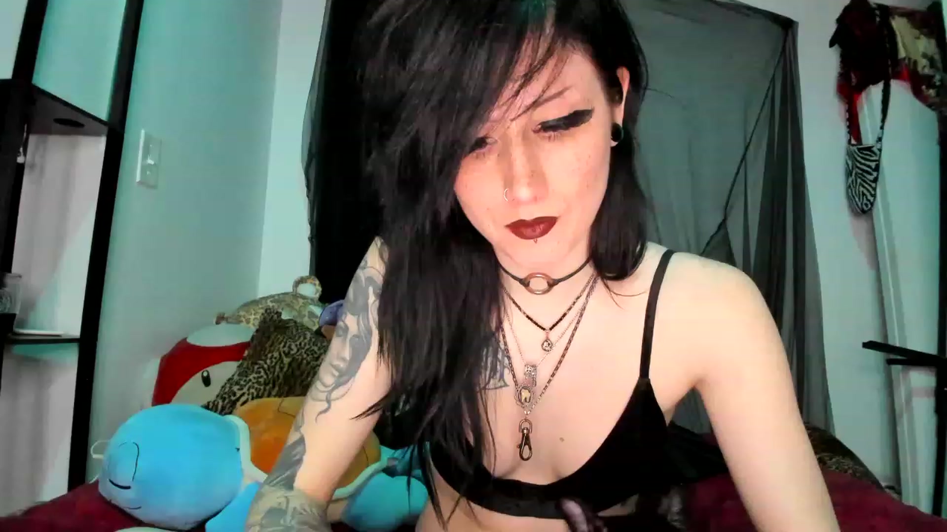 Gallery image thumbnail from StormiBlu's myfreecams stream on, 04/04/2023, 04:13 image 19 of 20
