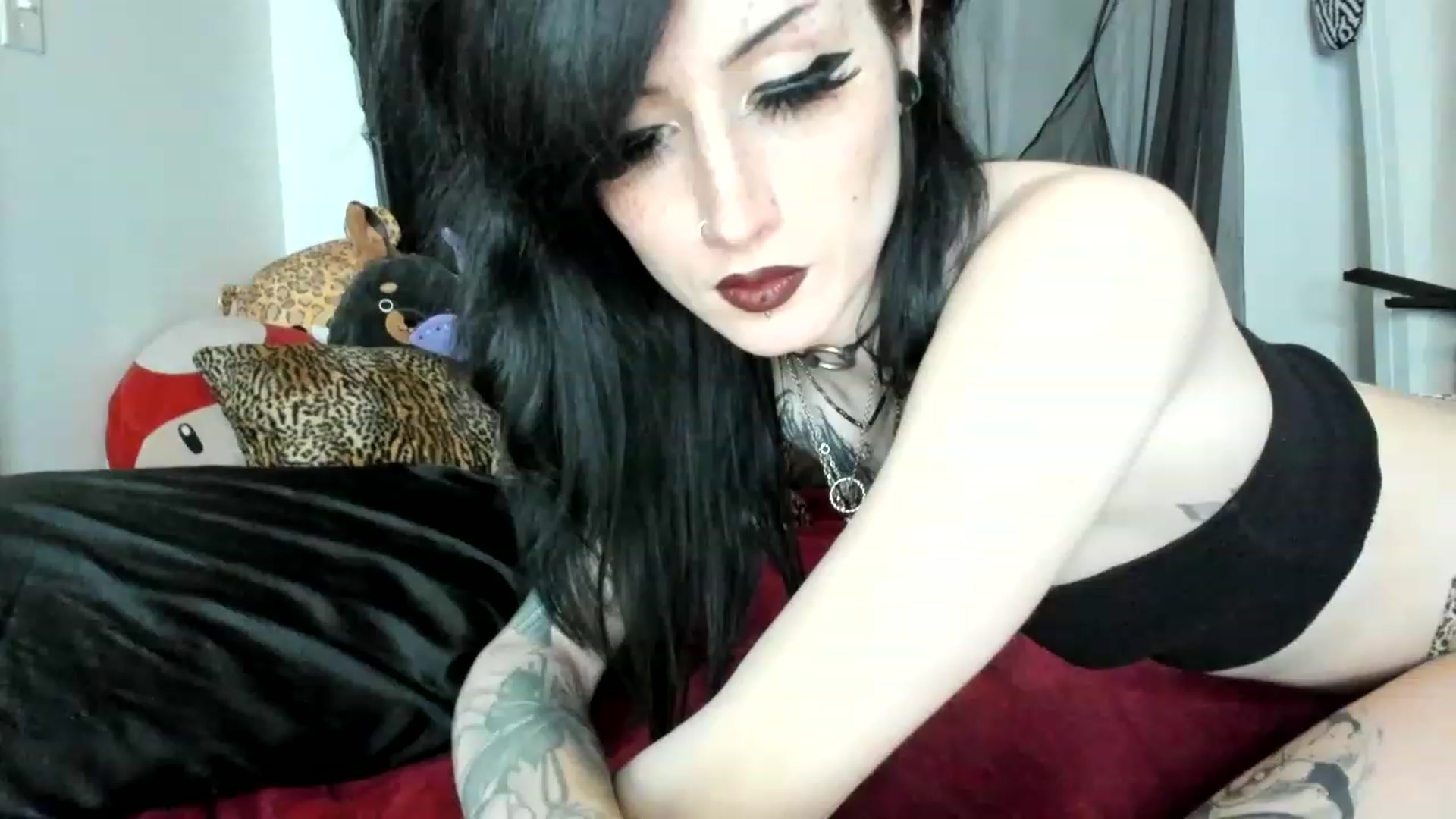 Gallery image thumbnail from StormiBlu's myfreecams stream on, 04/05/2023, 23:30 image 11 of 20