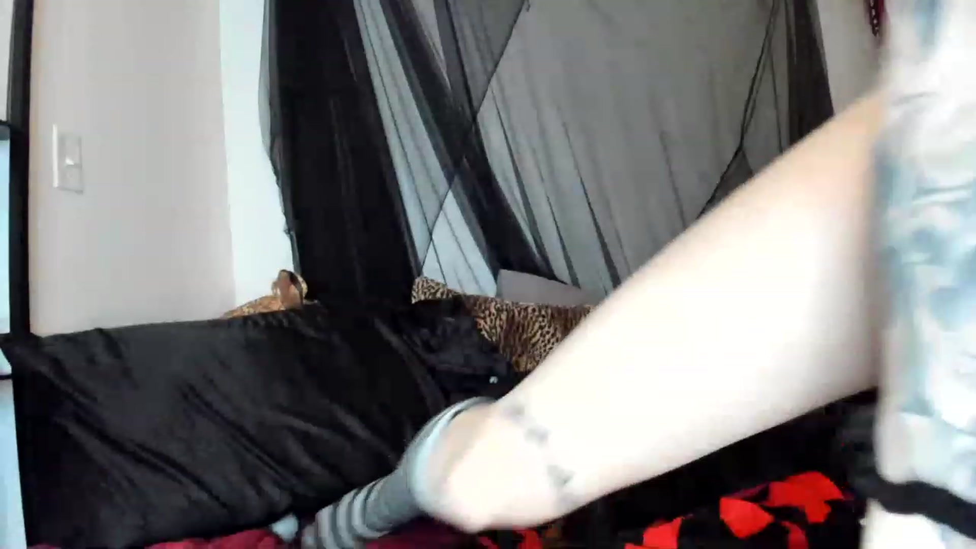 Gallery image thumbnail from StormiBlu's myfreecams stream on, 04/06/2023, 24:43 image 6 of 20