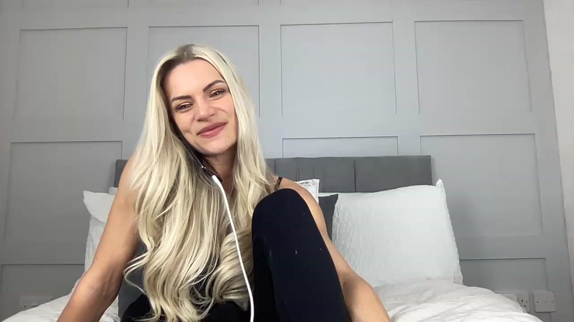 Gallery image thumbnail from Stormi_Mack_x's myfreecams stream on, 04/15/2023, 18:38 image 7 of 20