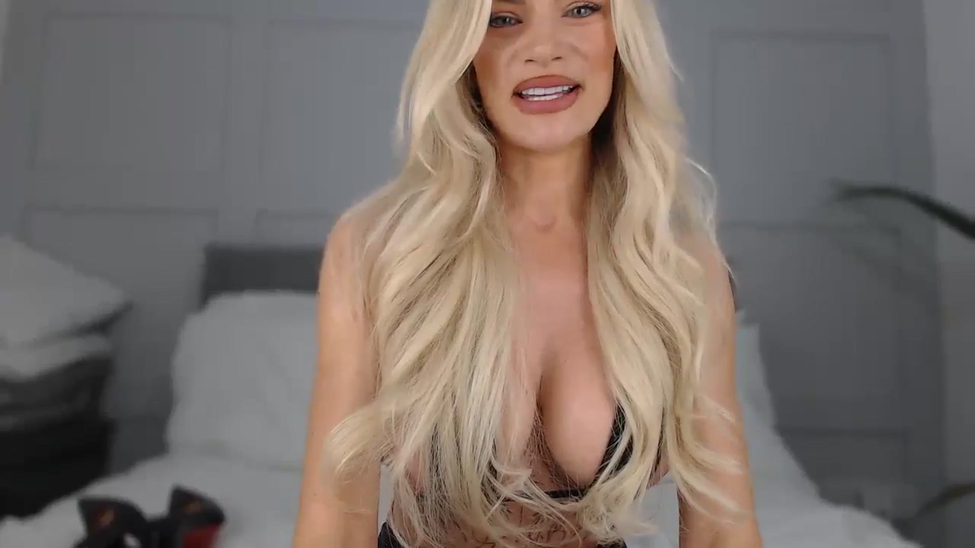 Gallery image thumbnail from Stormi_Mack_x's myfreecams stream on, 04/19/2024, 08:32 image 12 of 20