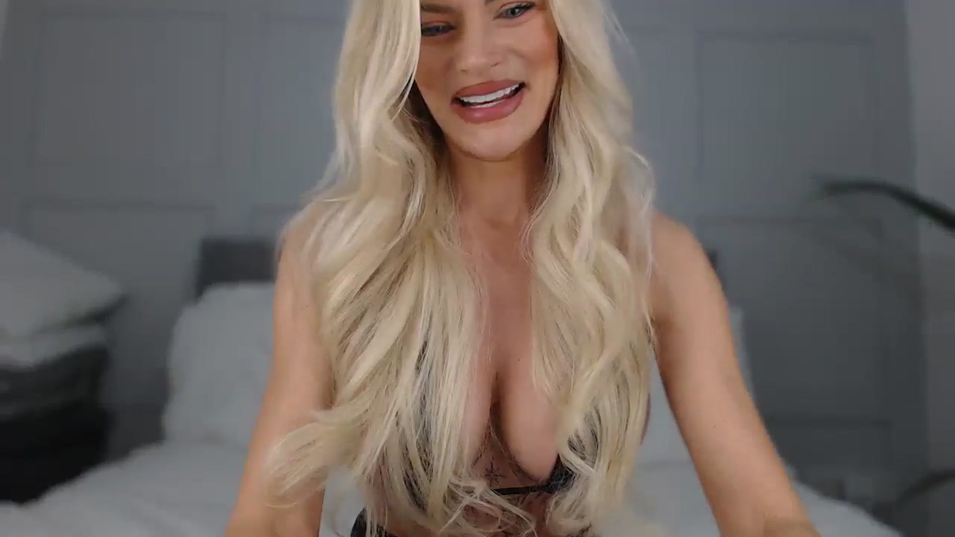 Gallery image thumbnail from Stormi_Mack_x's myfreecams stream on, 04/19/2024, 08:32 image 5 of 20