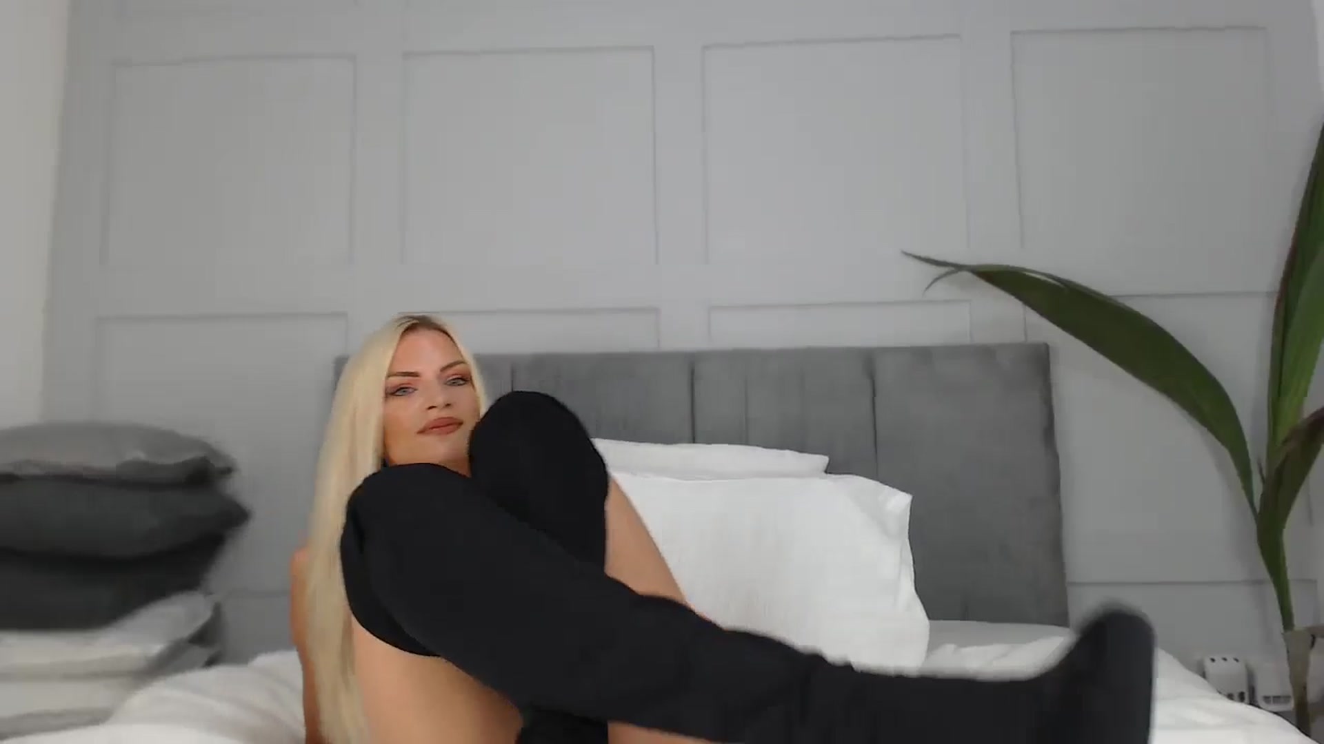 Gallery image thumbnail from Stormi_Mack_x's myfreecams stream on, 05/28/2024, 11:02 image 12 of 20