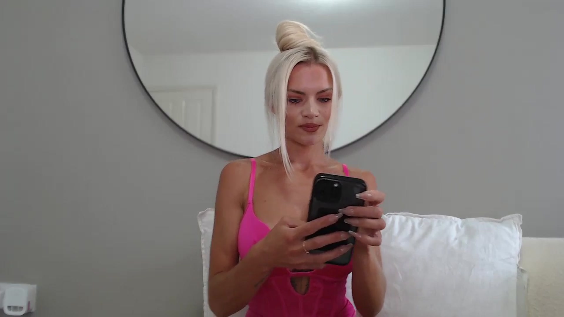 Gallery image thumbnail from Stormi_Mack_x's myfreecams stream on, 07/09/2024, 09:28 image 9 of 20
