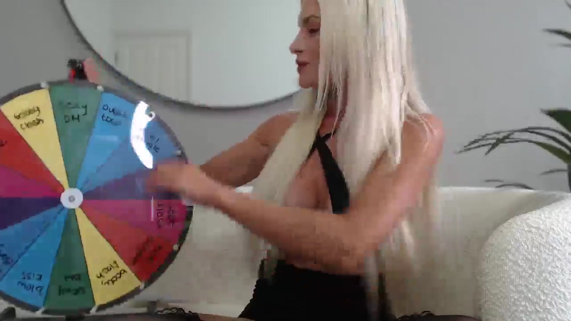 Gallery image thumbnail from Stormi_Mack_x's myfreecams stream on, 08/05/2024, 16:33 image 9 of 20