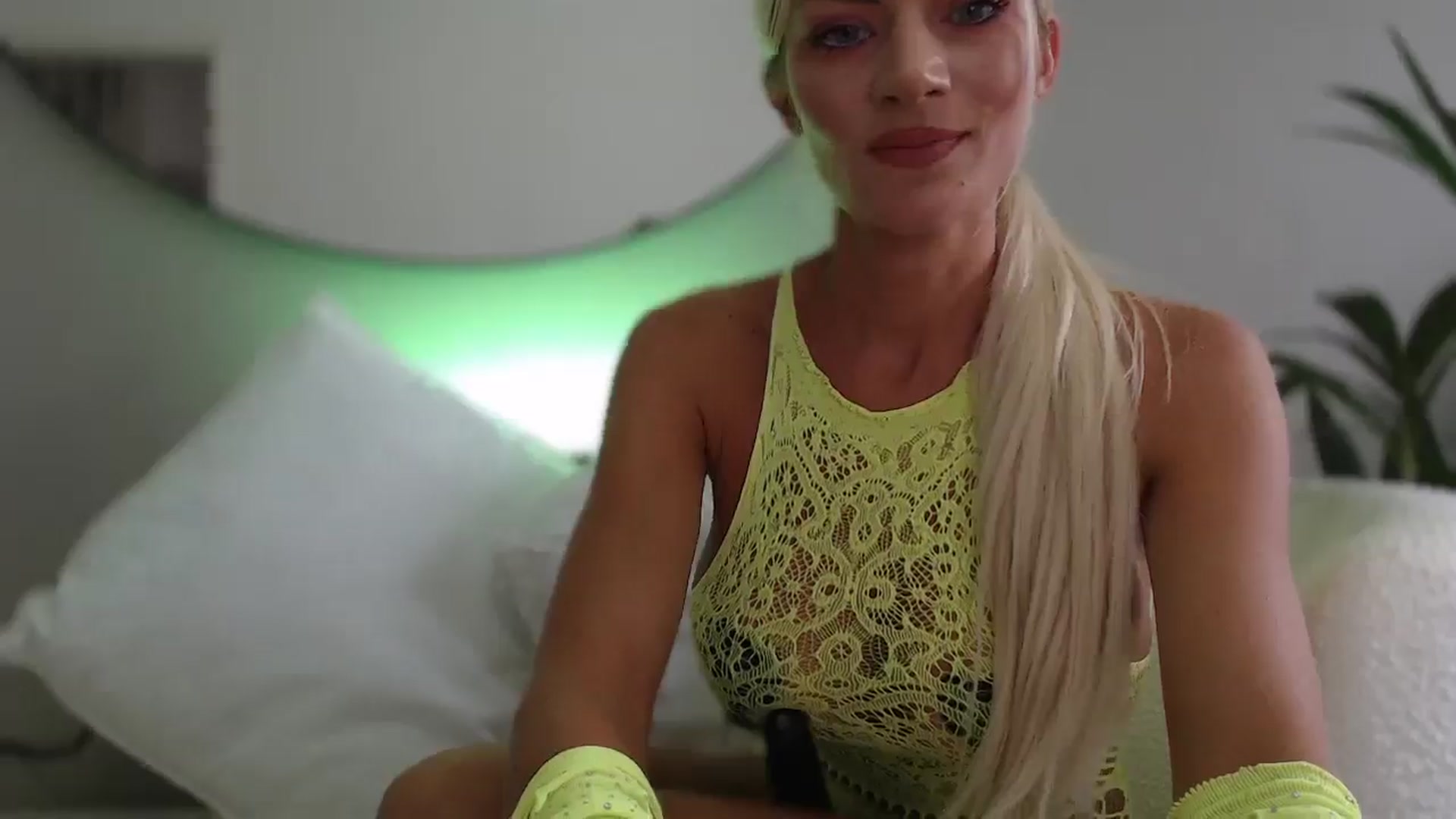 Gallery image thumbnail from Stormi_Mack_x's myfreecams stream on, 08/07/2024, 15:13 image 15 of 20