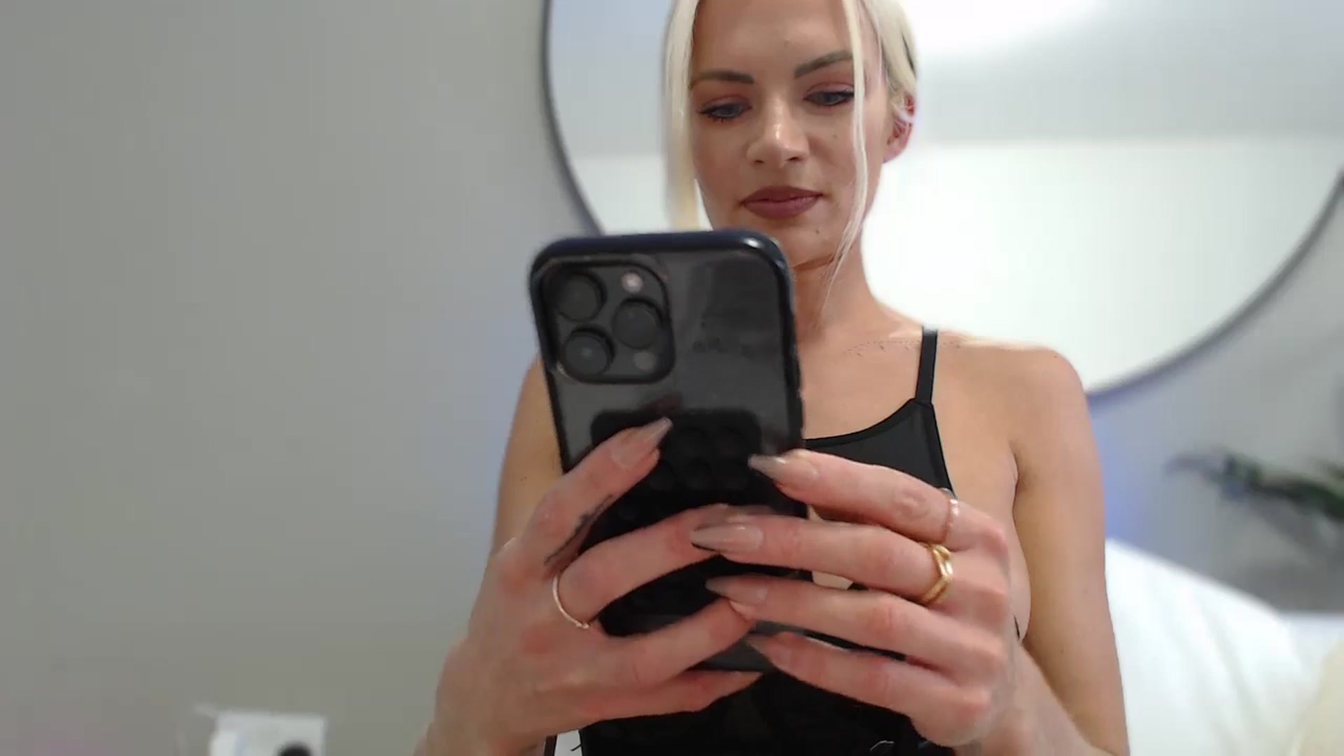 Gallery image thumbnail from Stormi_Mack_x's myfreecams stream on, 10/02/2024, 16:45 image 19 of 20