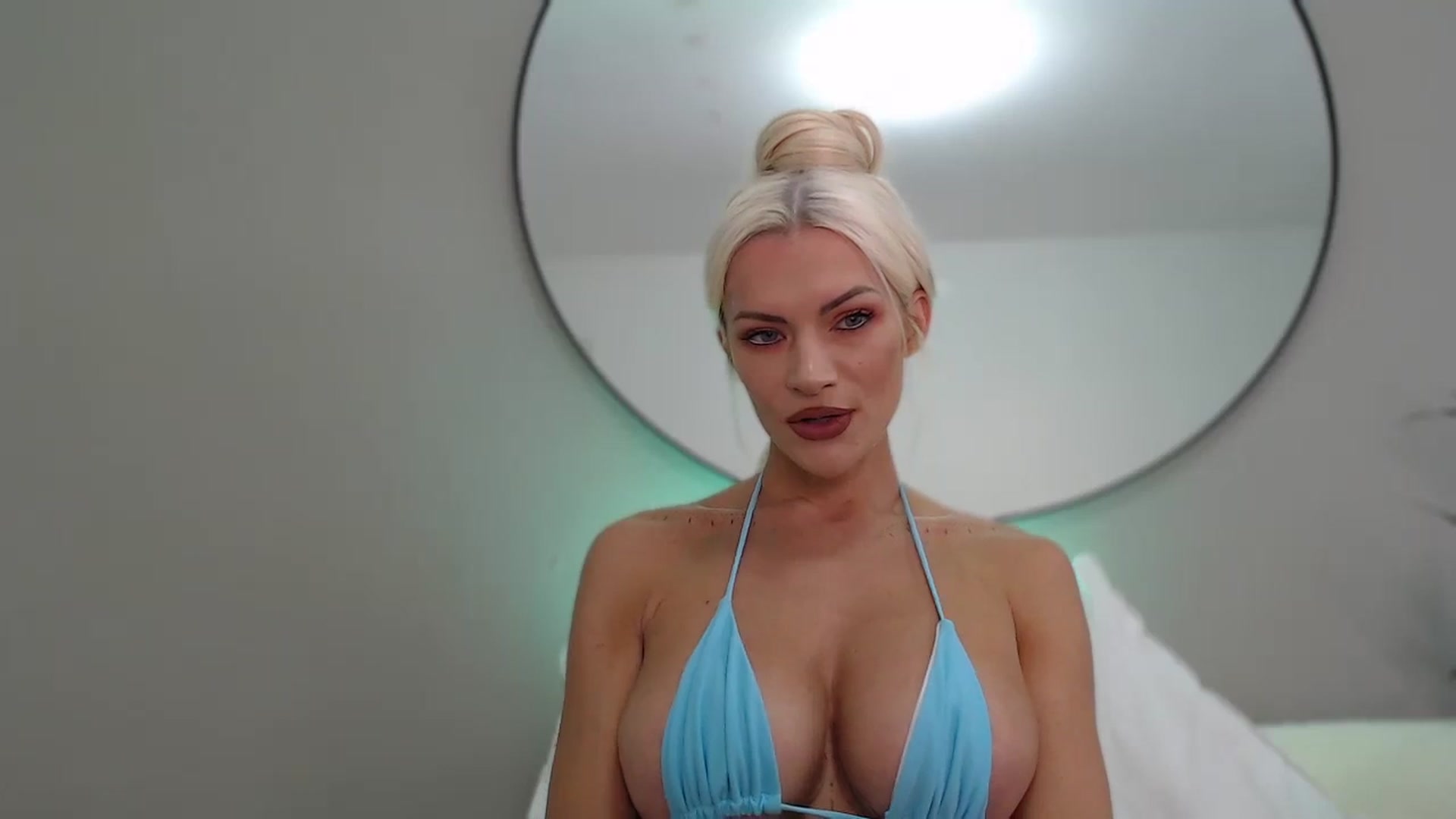 Gallery image thumbnail from Stormi_Mack_x's myfreecams stream on, 10/13/2024, 08:16 image 16 of 20