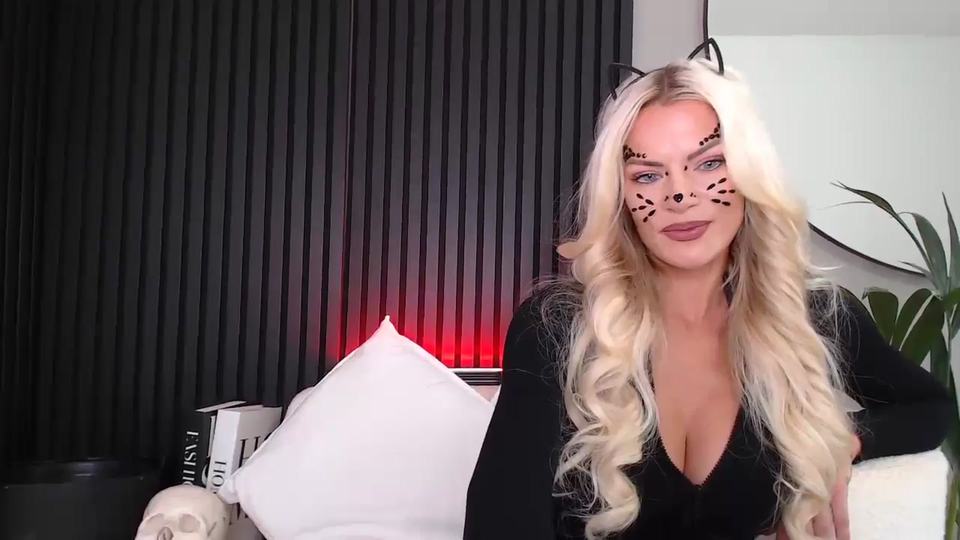 Gallery image thumbnail from Stormi_Mack_x's myfreecams stream on, 10/31/2024, 11:53 image 6 of 20