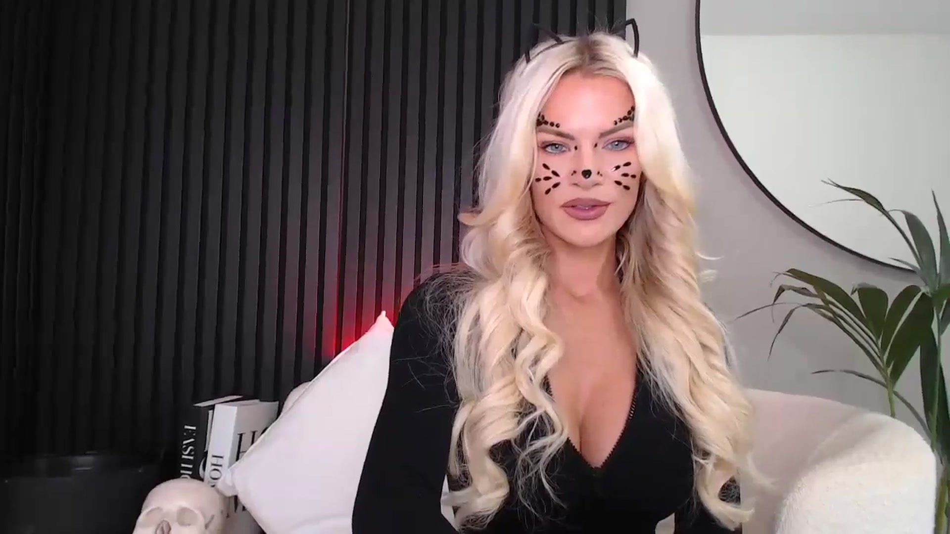Gallery image thumbnail from Stormi_Mack_x's myfreecams stream on, 10/31/2024, 11:53 image 4 of 20