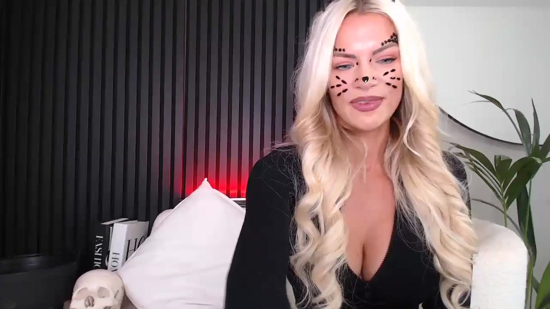 Gallery image thumbnail from Stormi_Mack_x's myfreecams stream on, 10/31/2024, 12:43 image 19 of 20