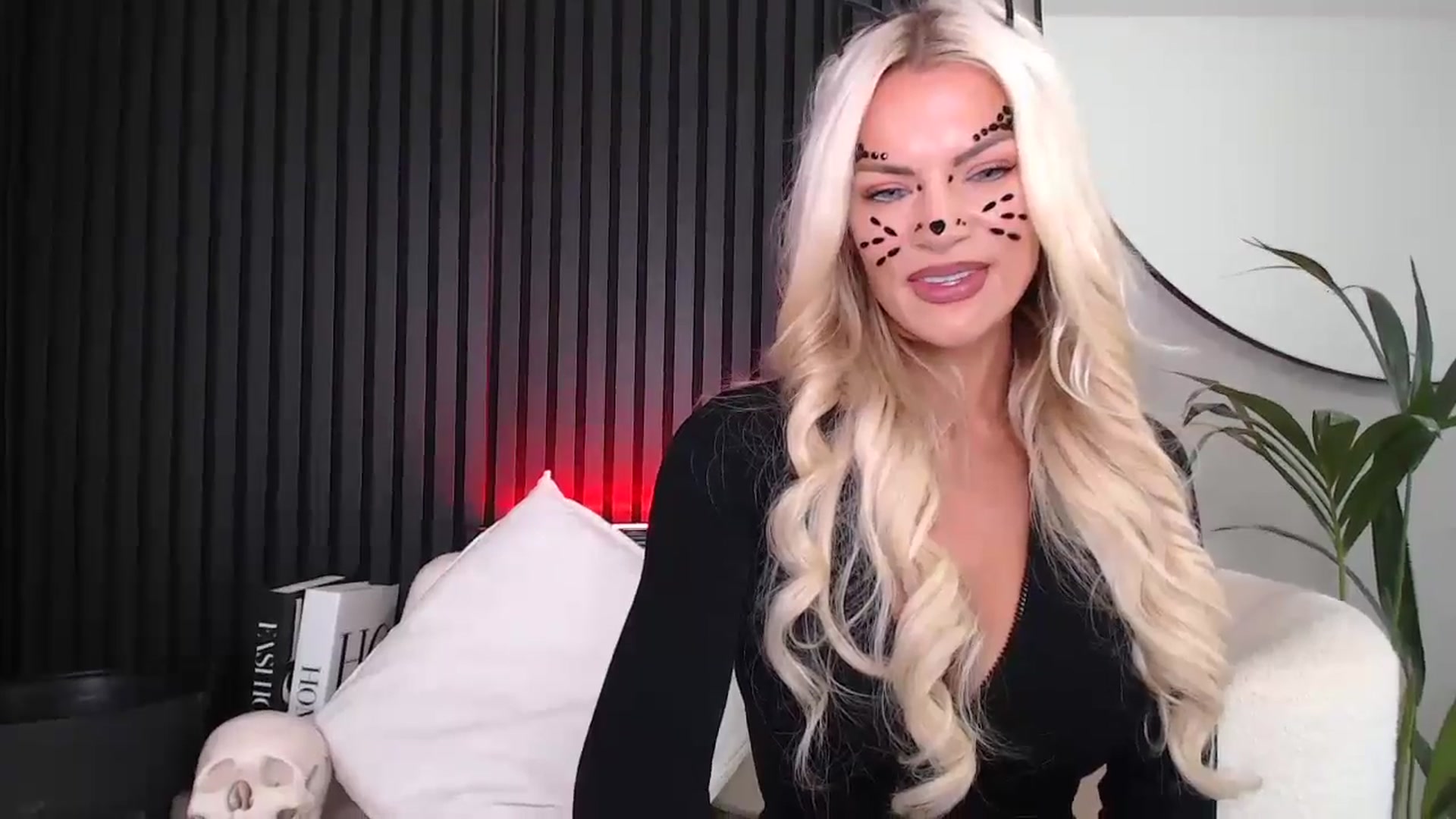 Gallery image thumbnail from Stormi_Mack_x's myfreecams stream on, 10/31/2024, 12:43 image 18 of 20