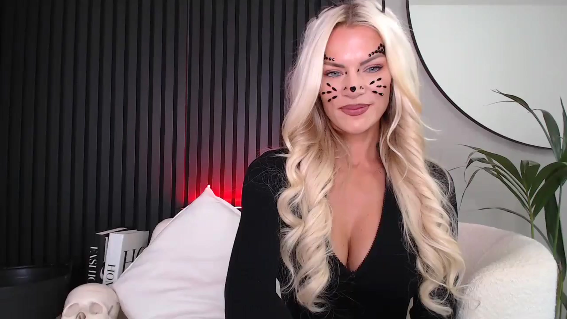 Gallery image thumbnail from Stormi_Mack_x's myfreecams stream on, 10/31/2024, 12:43 image 14 of 20