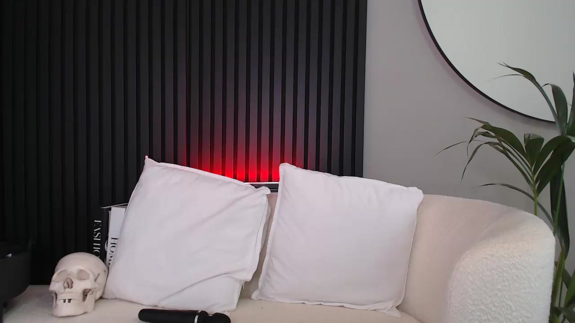 Gallery image thumbnail from Stormi_Mack_x's myfreecams stream on, 10/31/2024, 14:12 image 18 of 20
