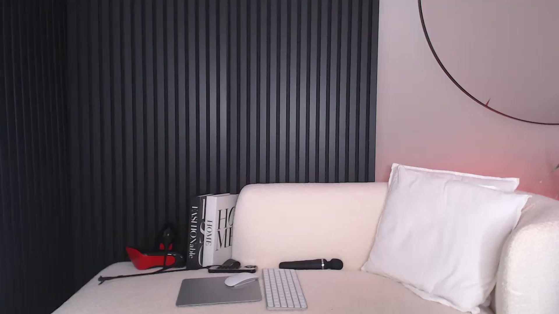 Gallery image thumbnail from Stormi_Mack_x's myfreecams stream on, 11/22/2024, 17:11 image 19 of 20