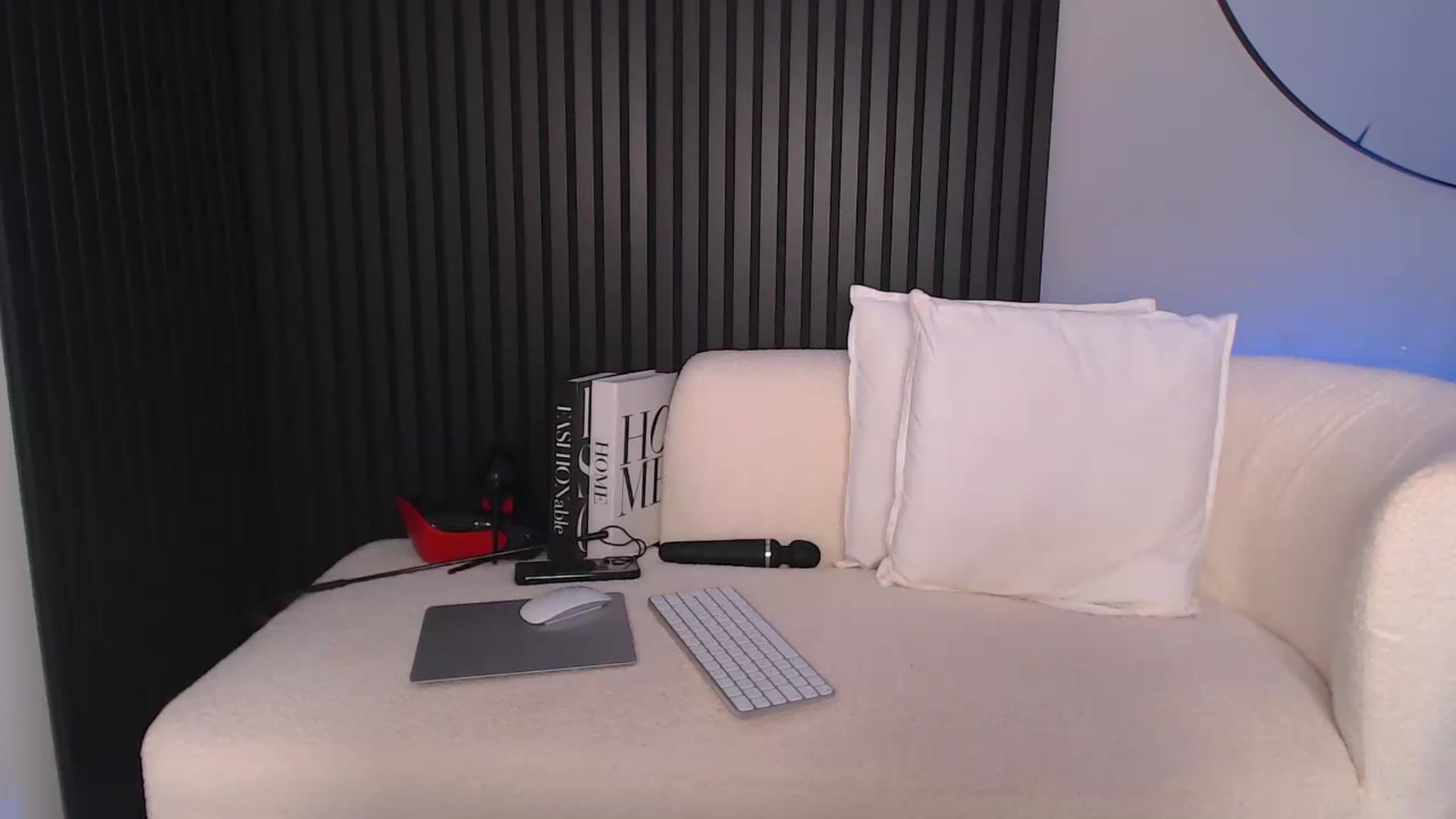 Gallery image thumbnail from Stormi_Mack_x's myfreecams stream on, 11/25/2024, 18:20 image 6 of 20