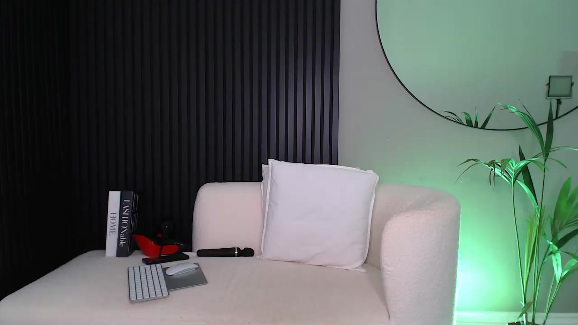 Gallery image thumbnail from Stormi_Mack_x's myfreecams stream on, 12/12/2024, 18:19 image 16 of 20