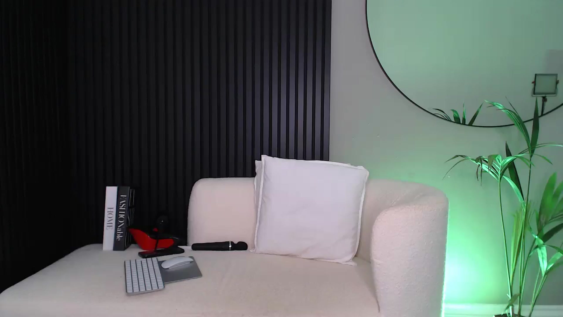 Gallery image thumbnail from Stormi_Mack_x's myfreecams stream on, 12/12/2024, 18:19 image 15 of 20