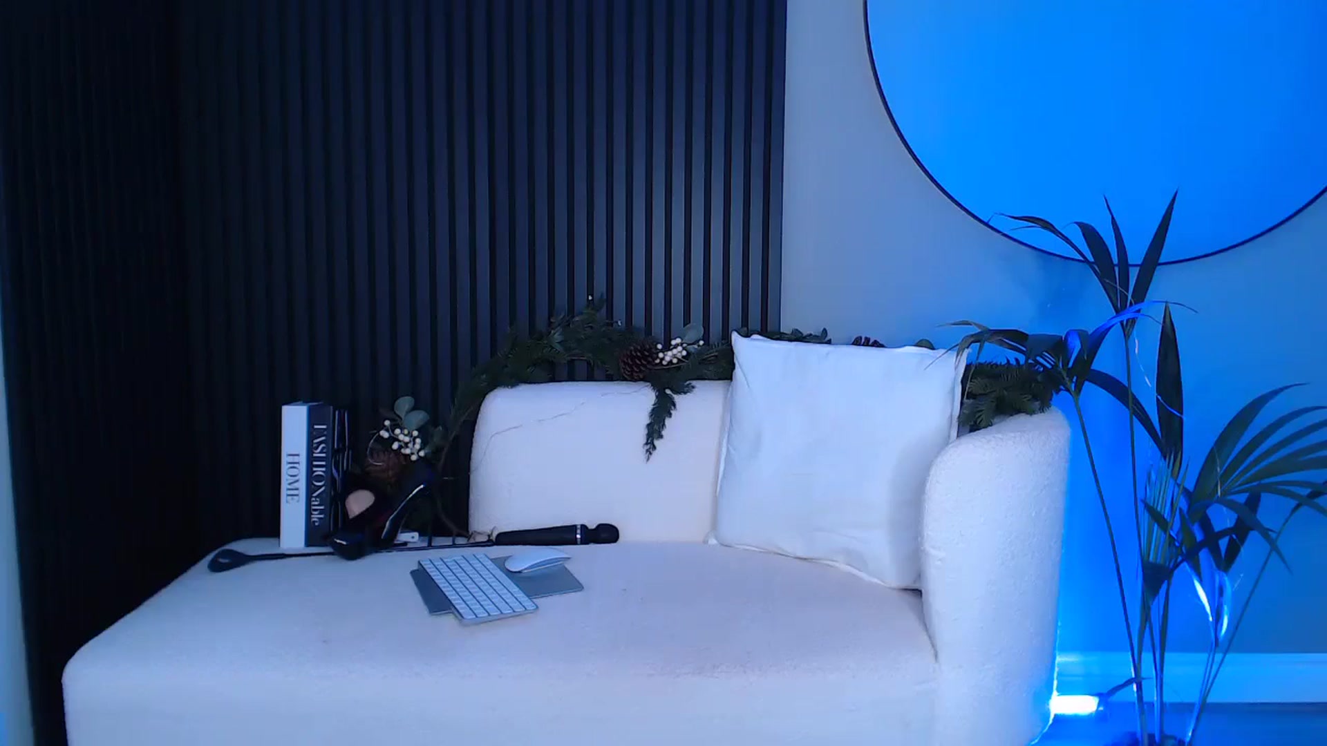 Gallery image thumbnail from Stormi_Mack_x's myfreecams stream on, 12/19/2024, 18:37 image 14 of 20