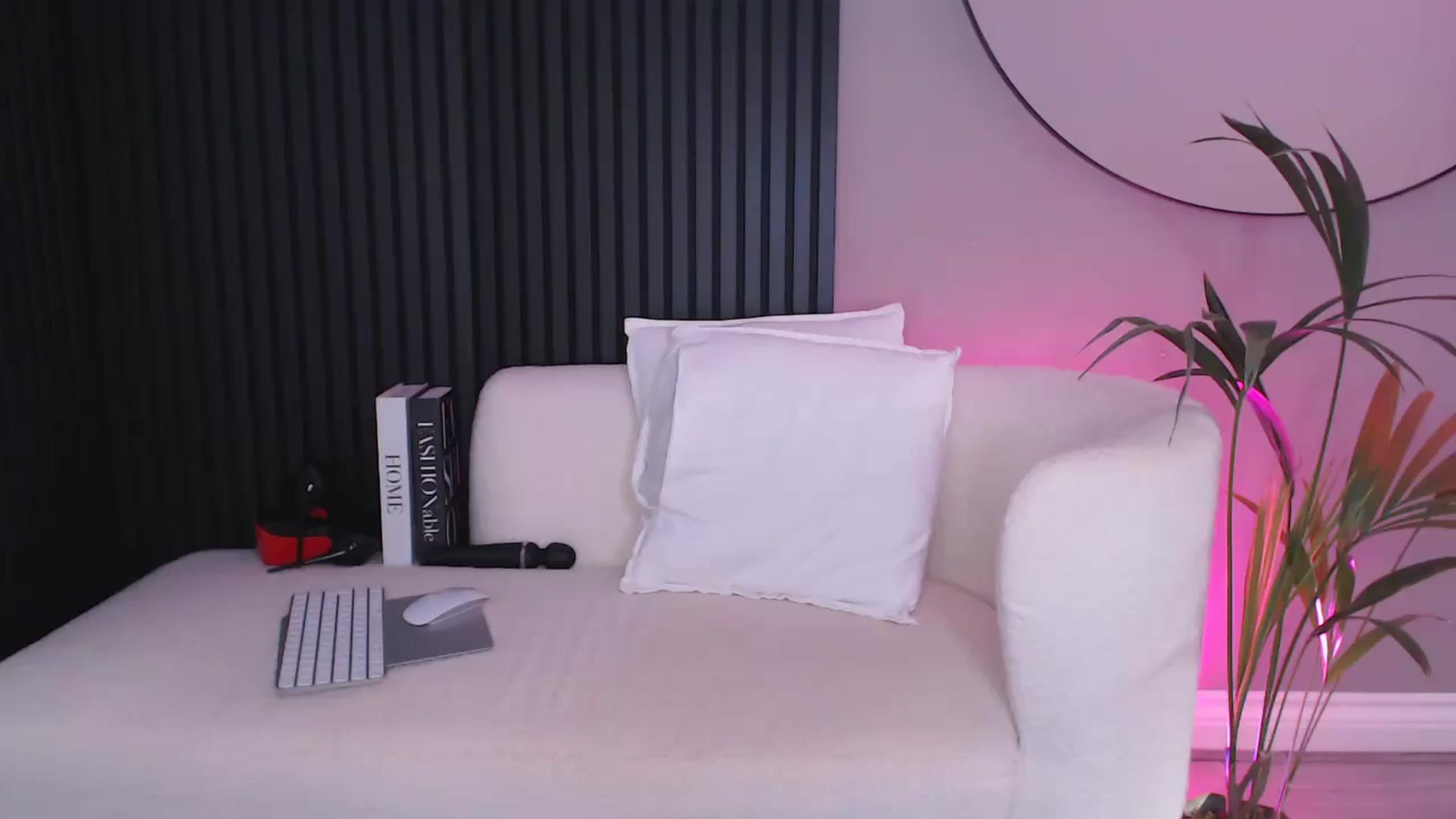 Gallery image thumbnail from Stormi_Mack_x's myfreecams stream on, 01/16/2025, 12:29 image 1 of 20
