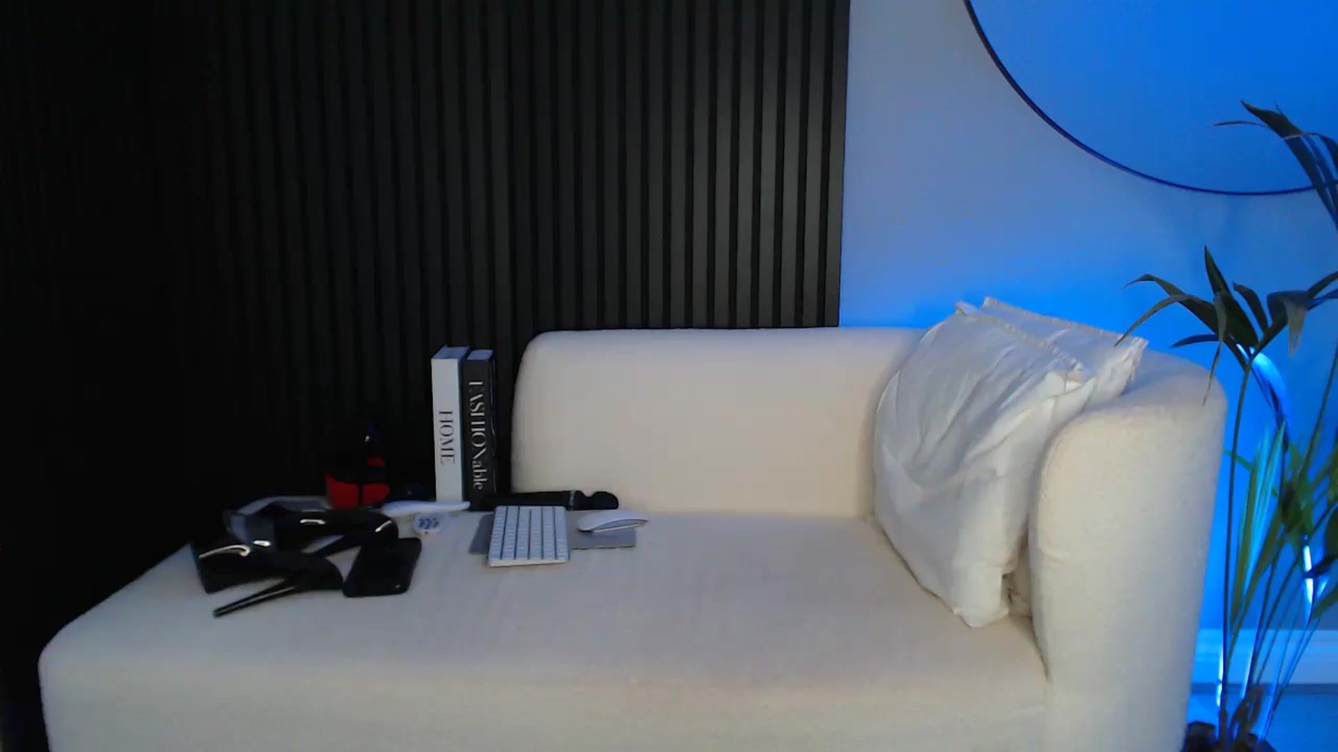 Gallery image thumbnail from Stormi_Mack_x's myfreecams stream on, 01/16/2025, 19:36 image 9 of 20