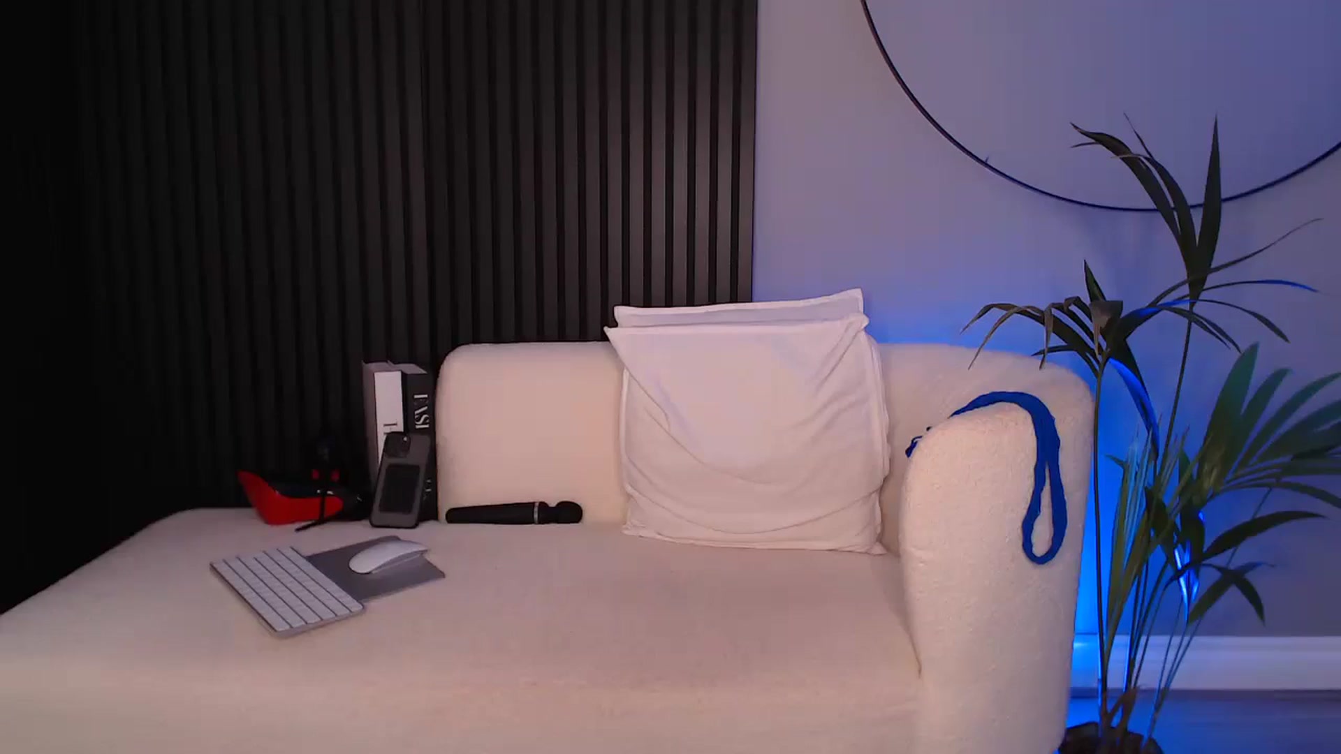 Gallery image thumbnail from Stormi_Mack_x's myfreecams stream on, 02/07/2025, 14:46 image 11 of 20