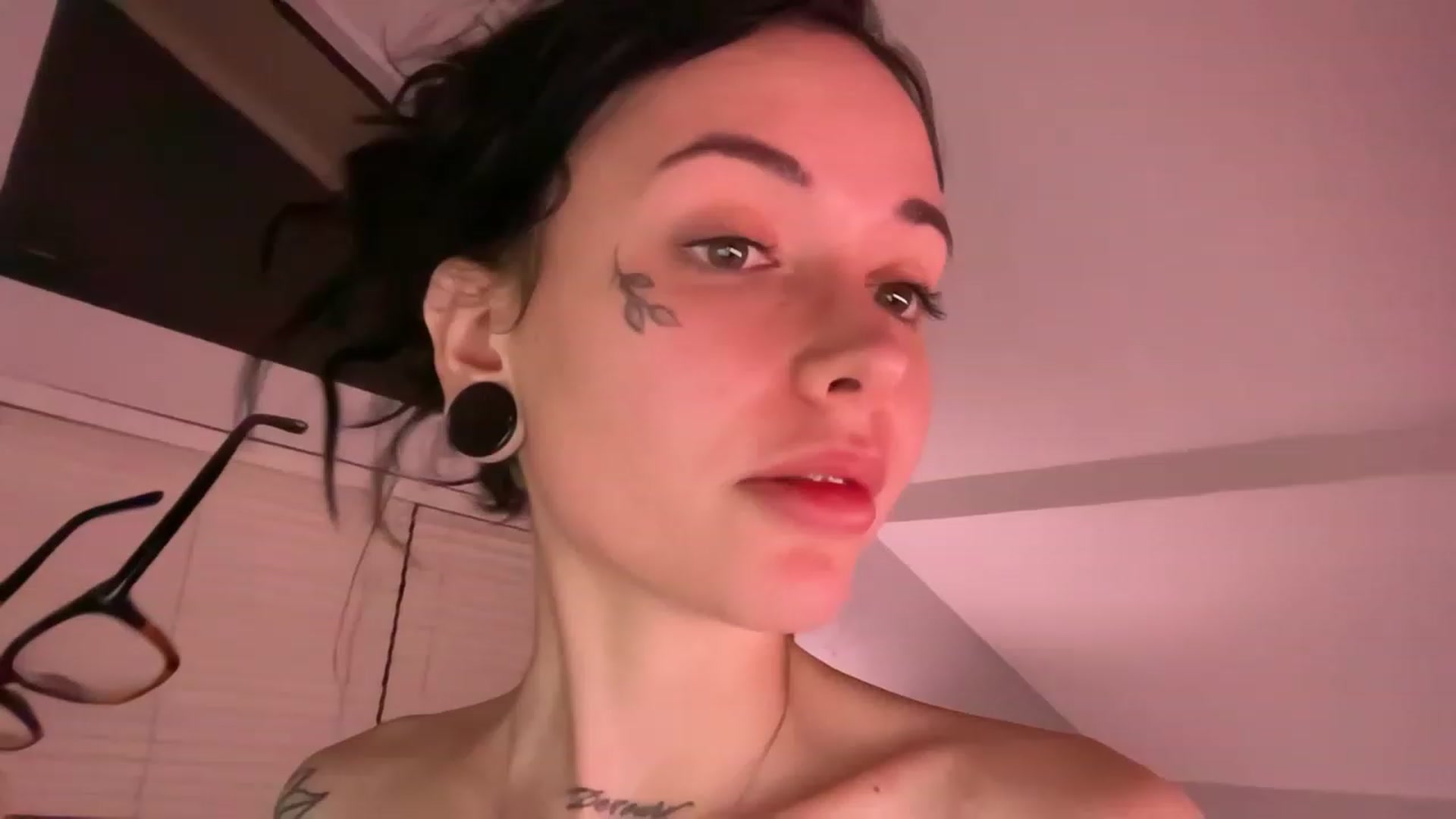 Gallery image thumbnail from Stormy's myfreecams stream on, 02/01/2023, 08:42 image 10 of 20