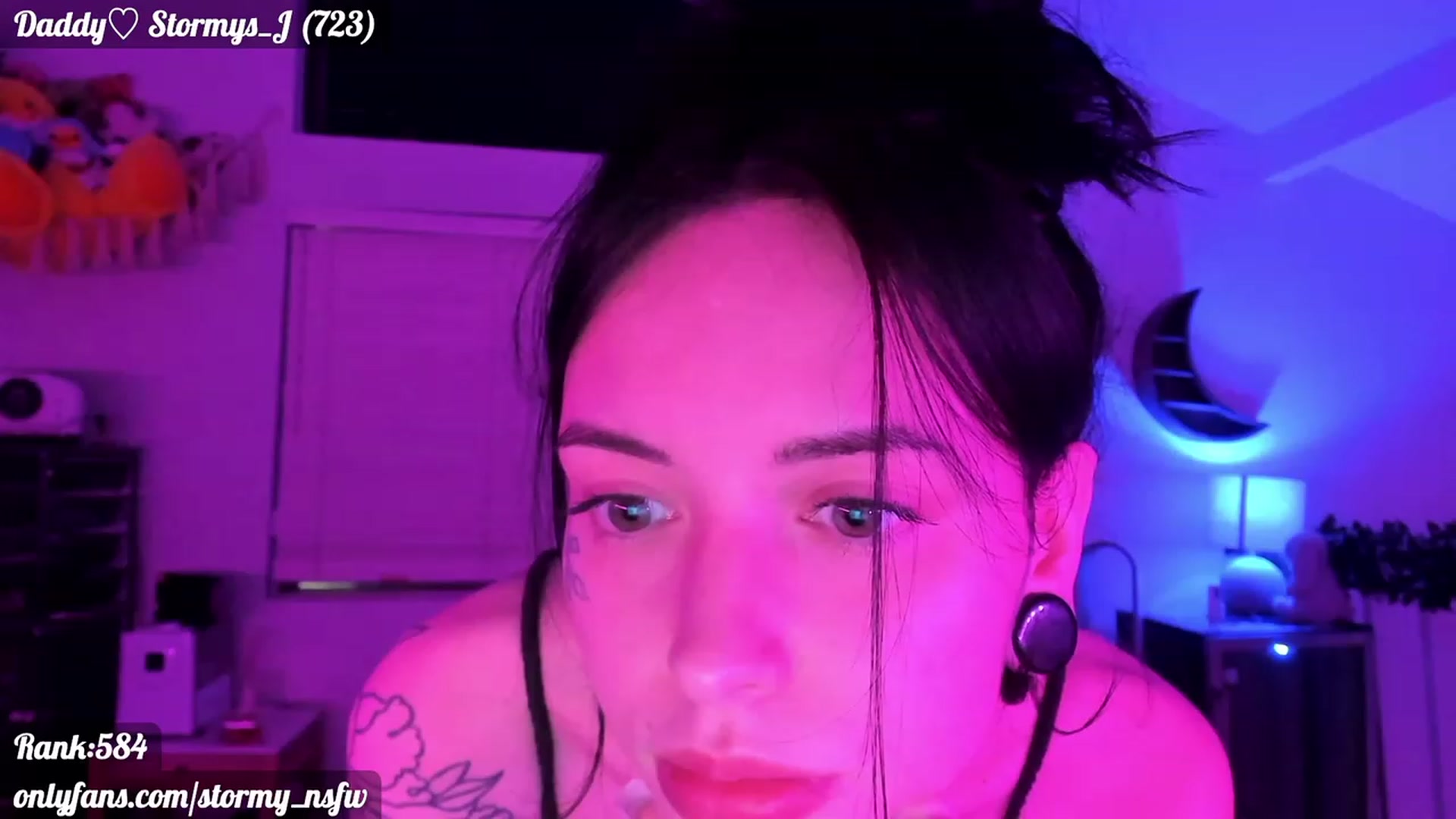 Gallery image thumbnail from Stormy's myfreecams stream on, 02/19/2023, 05:20 image 12 of 20