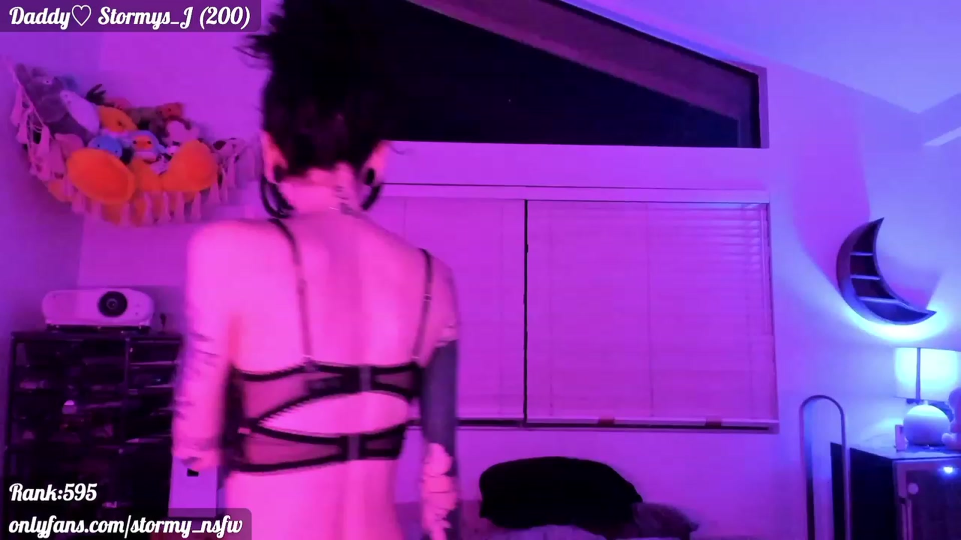 Gallery image thumbnail from Stormy's myfreecams stream on, 02/19/2023, 05:20 image 1 of 20