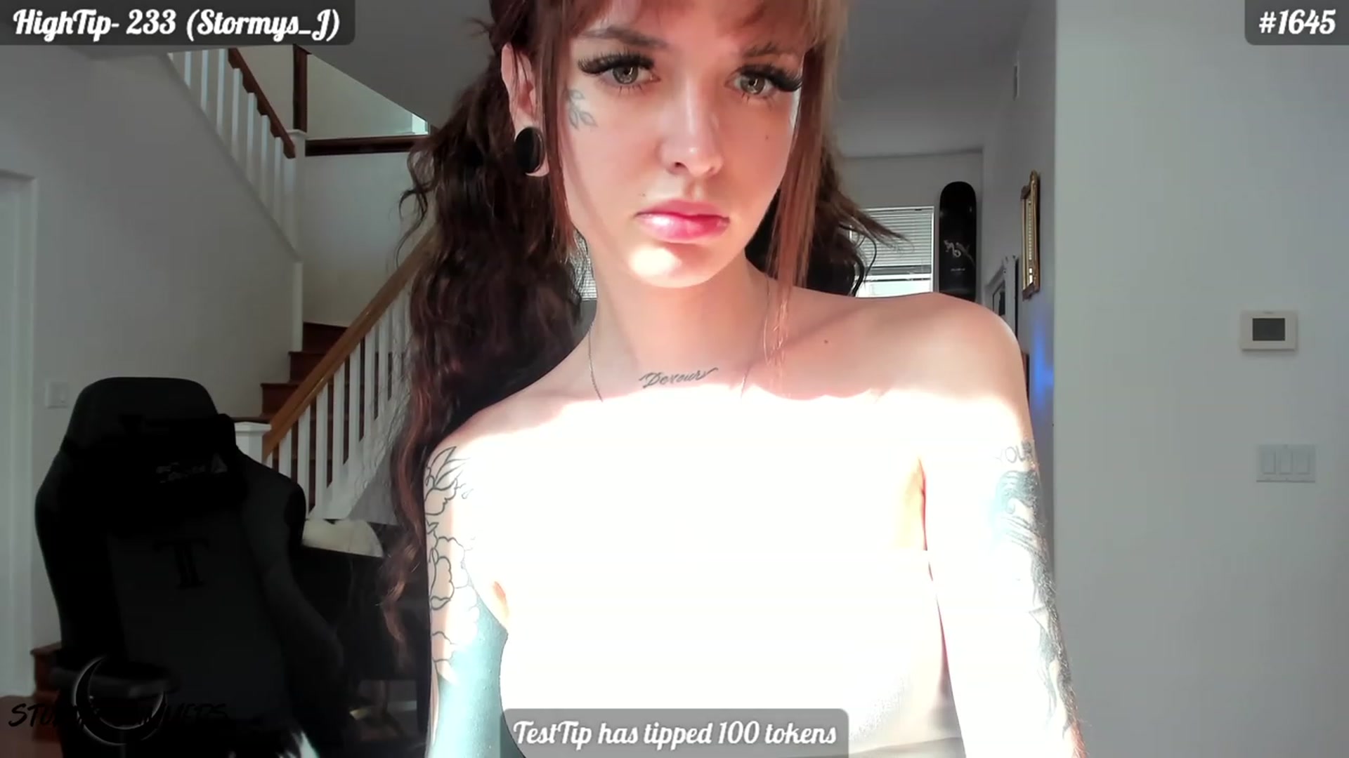 Gallery image thumbnail from Stormy's myfreecams stream on, 08/23/2023, 24:03 image 17 of 20