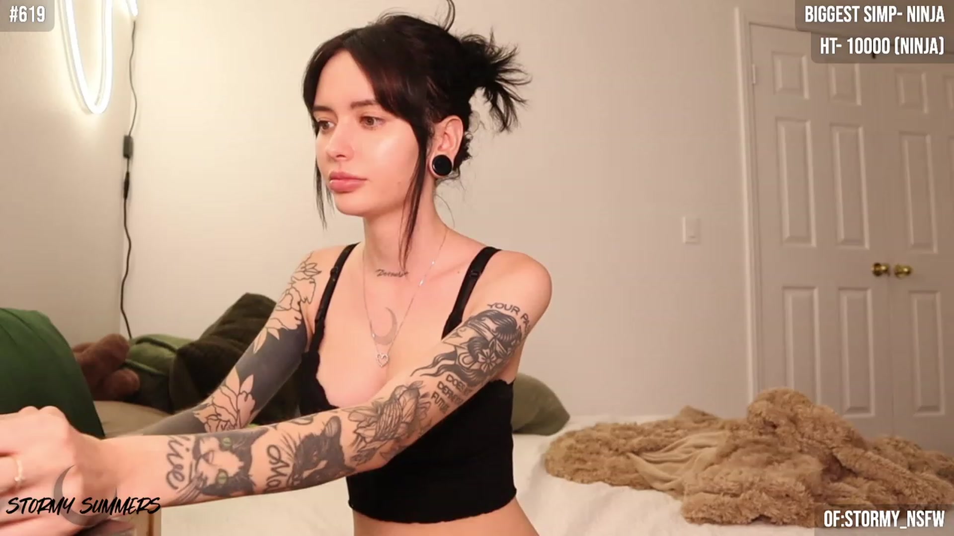 Gallery image thumbnail from Stormy's myfreecams stream on, 11/15/2023, 06:44 image 4 of 20