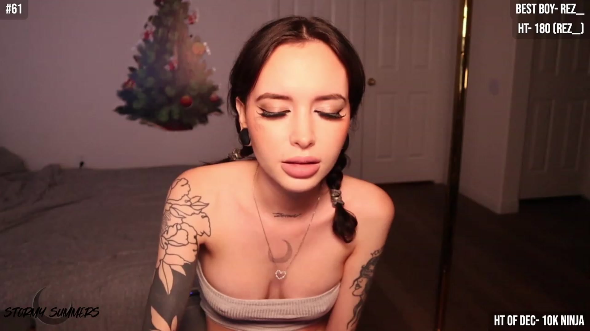 Gallery image thumbnail from Stormy's myfreecams stream on, 12/11/2023, 02:13 image 6 of 20