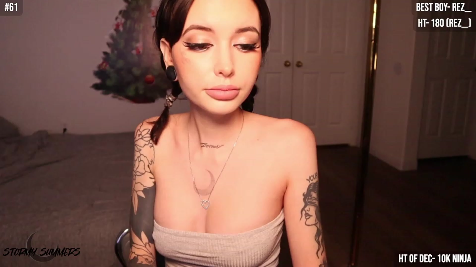 Gallery image thumbnail from Stormy's myfreecams stream on, 12/11/2023, 02:13 image 1 of 20