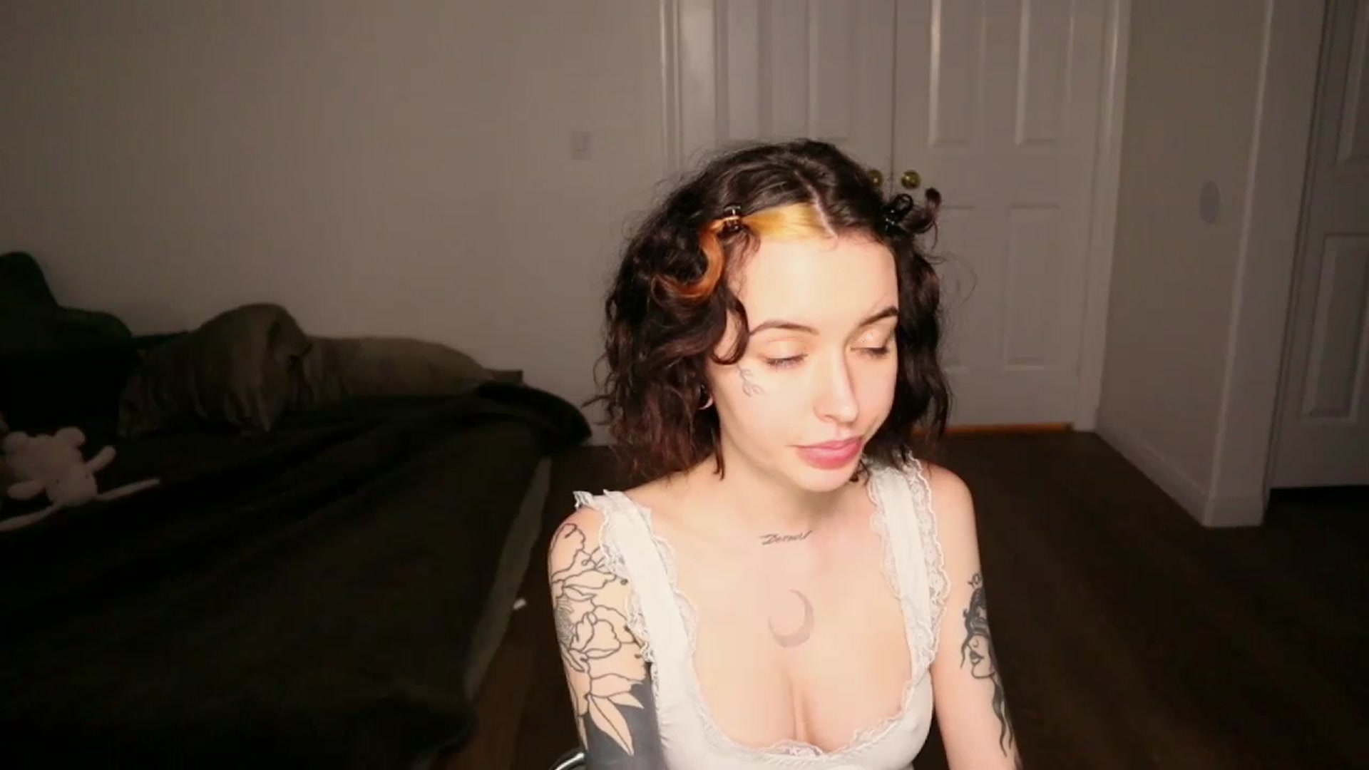 Gallery image thumbnail from Stormy's myfreecams stream on, 03/09/2024, 03:35 image 11 of 20