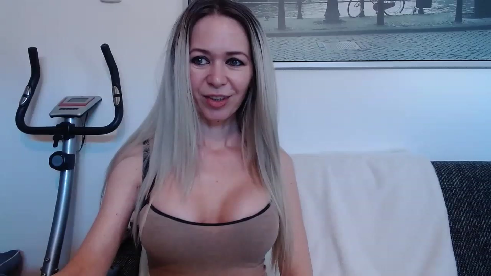 Gallery image thumbnail from StormyK's myfreecams stream on, 03/24/2023, 13:10 image 7 of 20