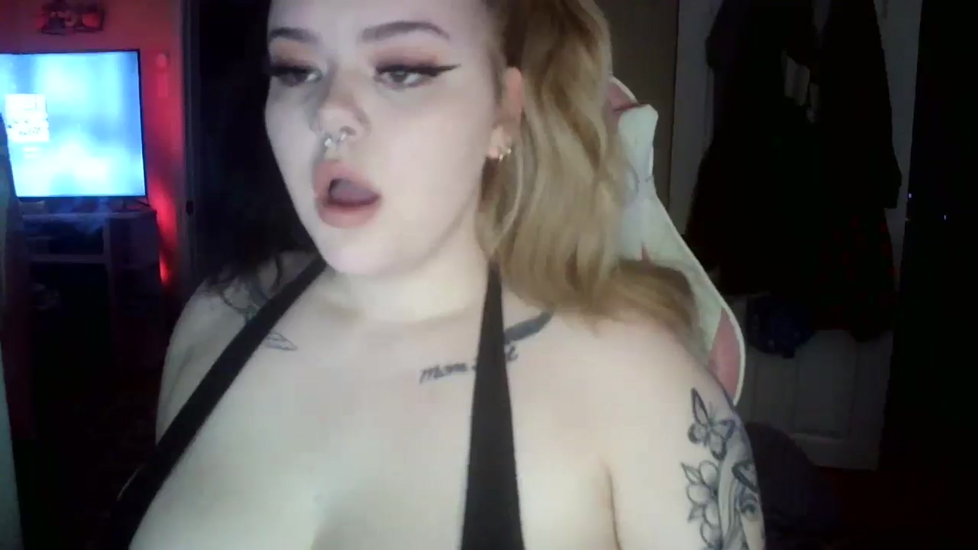 Gallery image thumbnail from Stormyxoo's myfreecams stream on, 09/04/2023, 03:16 image 6 of 20