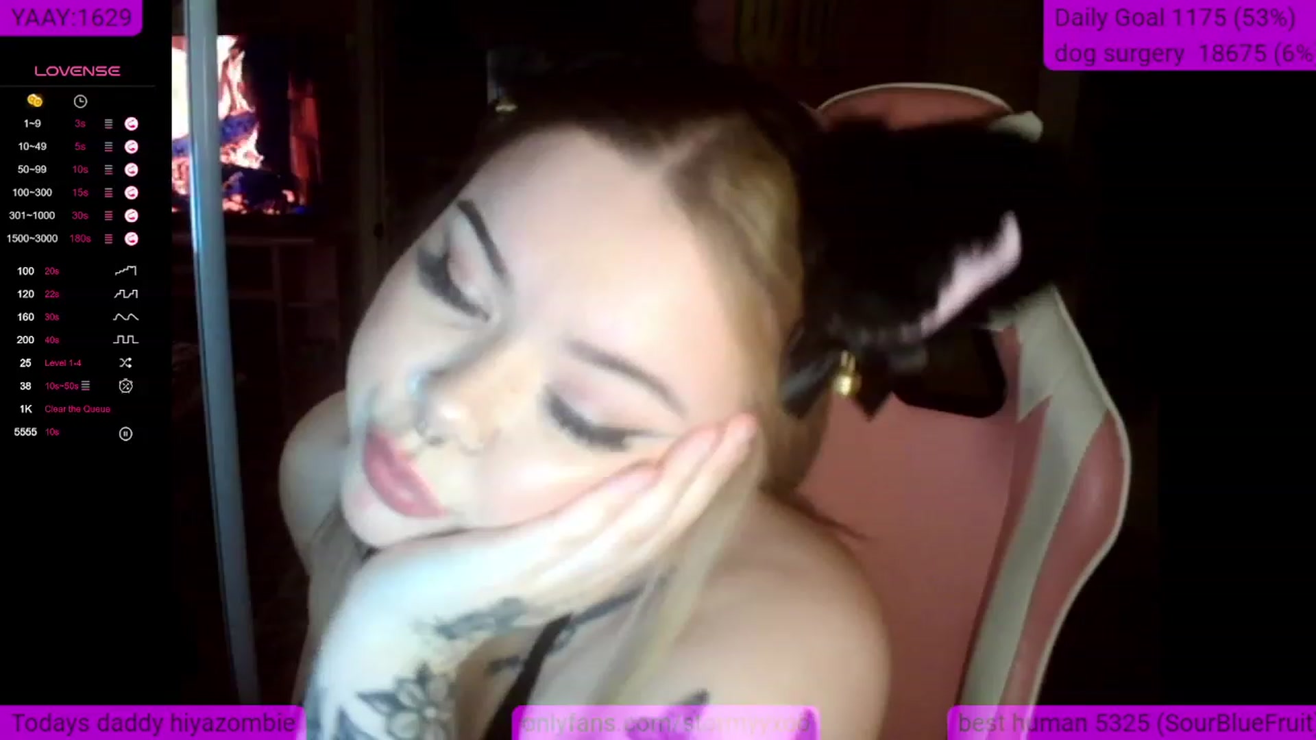 Gallery image thumbnail from Stormyxoo's myfreecams stream on, 10/08/2023, 01:16 image 18 of 20
